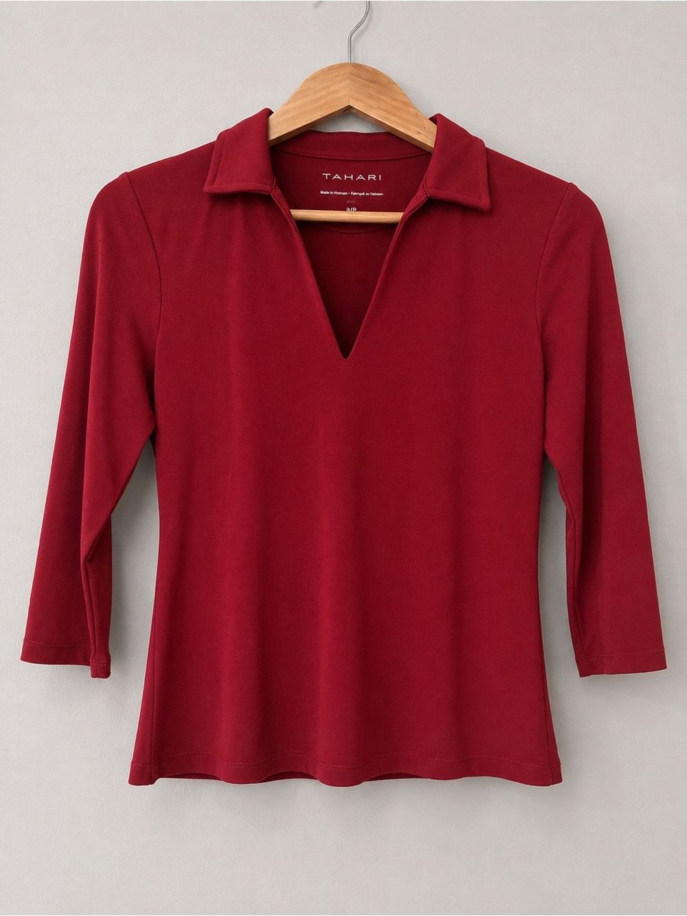 Tahari Women’s S/P Red/Burgundy V-Neck Collared Knit Top 3/4 Sleeve Stretch Too